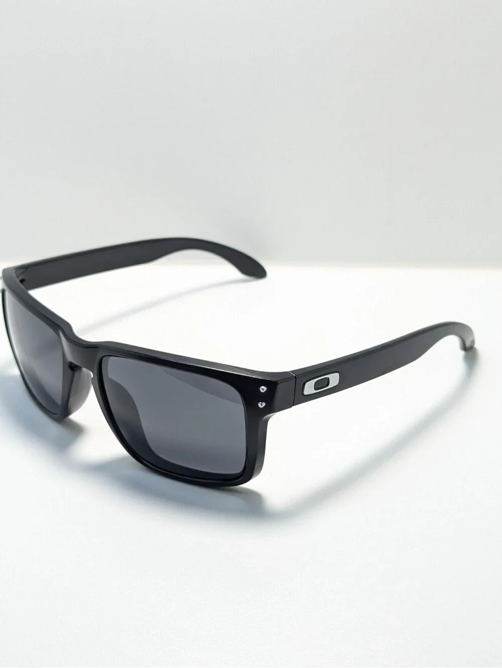 Oakley Holbrook 009102-01 Gray UV Lens Black Square Men's Sunglasses 55-18-137
